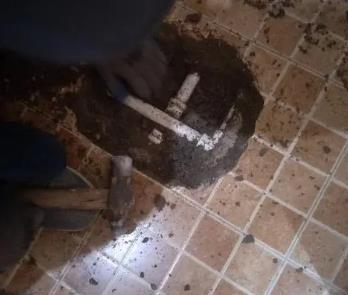 西宁市卫生间漏水维修公司为您分享下卫生间渗水如何处理及注意事项